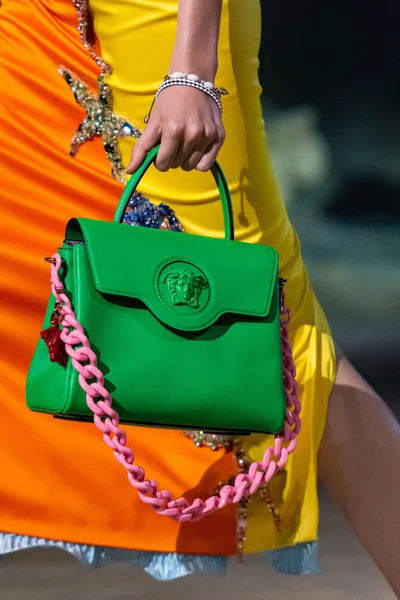 Look 52